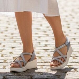 Daisy Fuentes Rhinestone Platform Wedge Sandals Strappy Comfort Womens 7